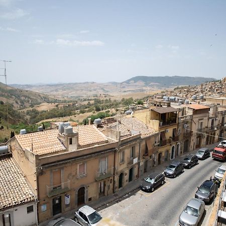 B&B Regina Carolina Caltagirone Exteriör bild