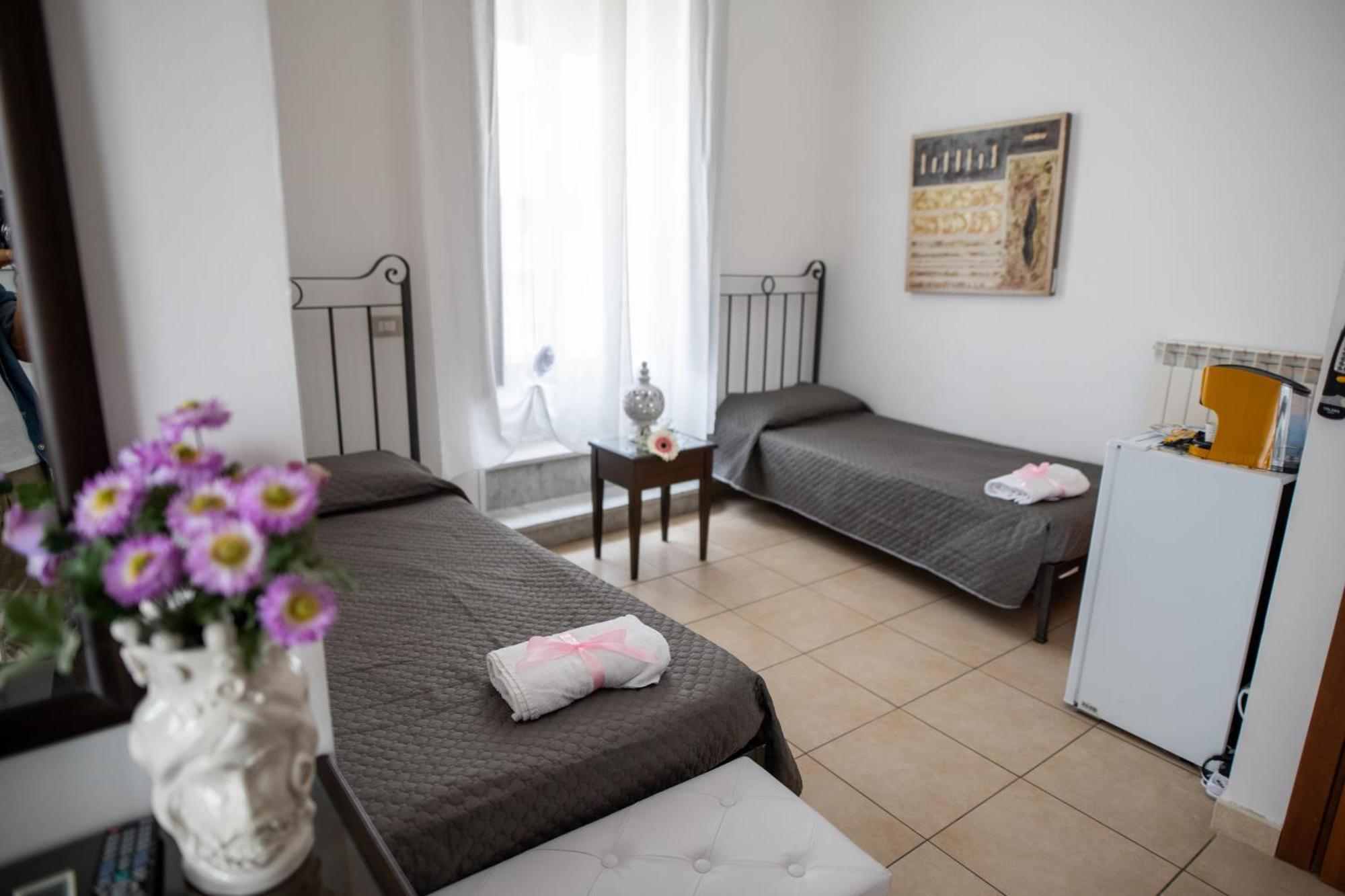 B&B Regina Carolina Caltagirone Exteriör bild