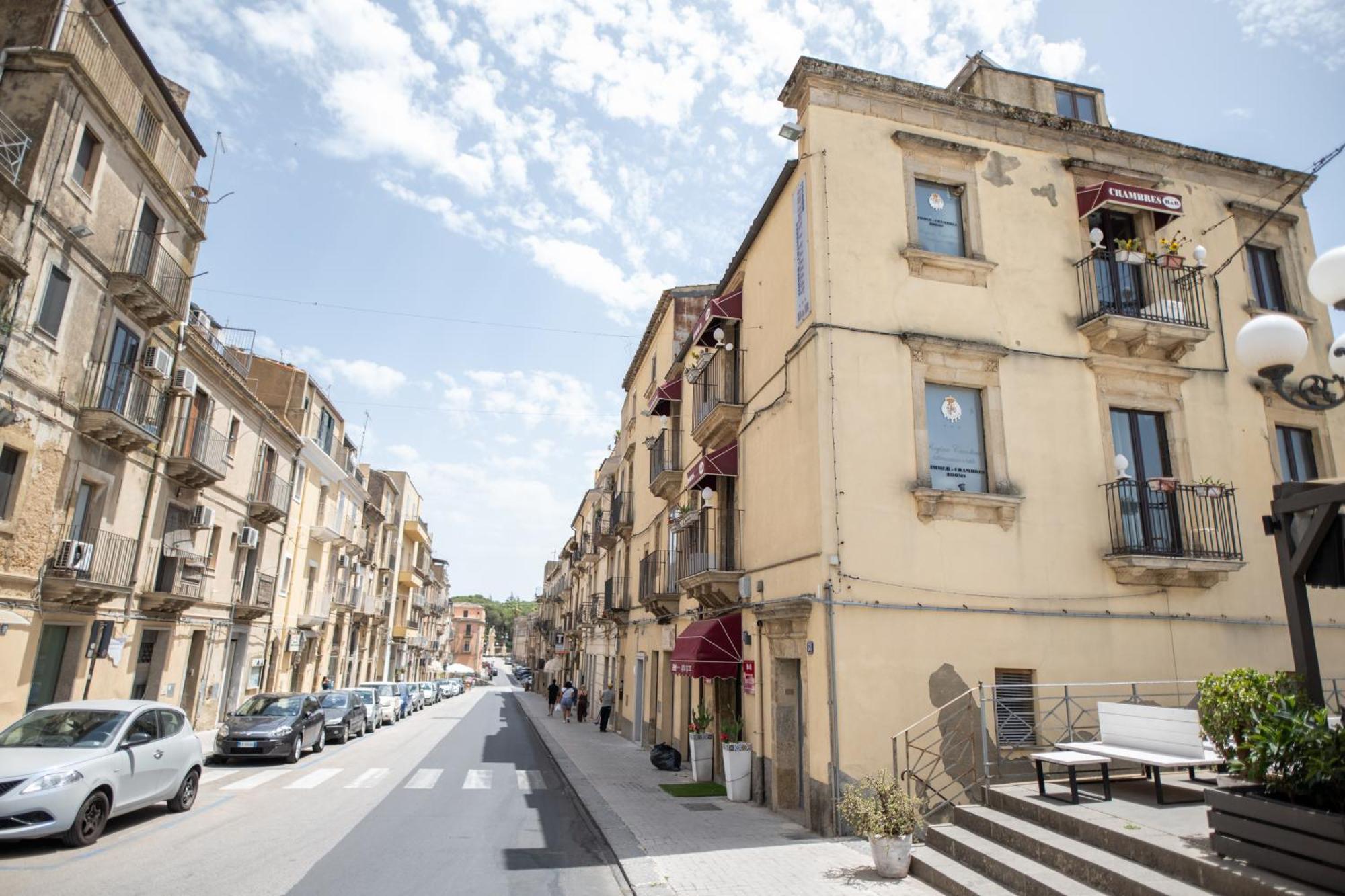 B&B Regina Carolina Caltagirone Exteriör bild