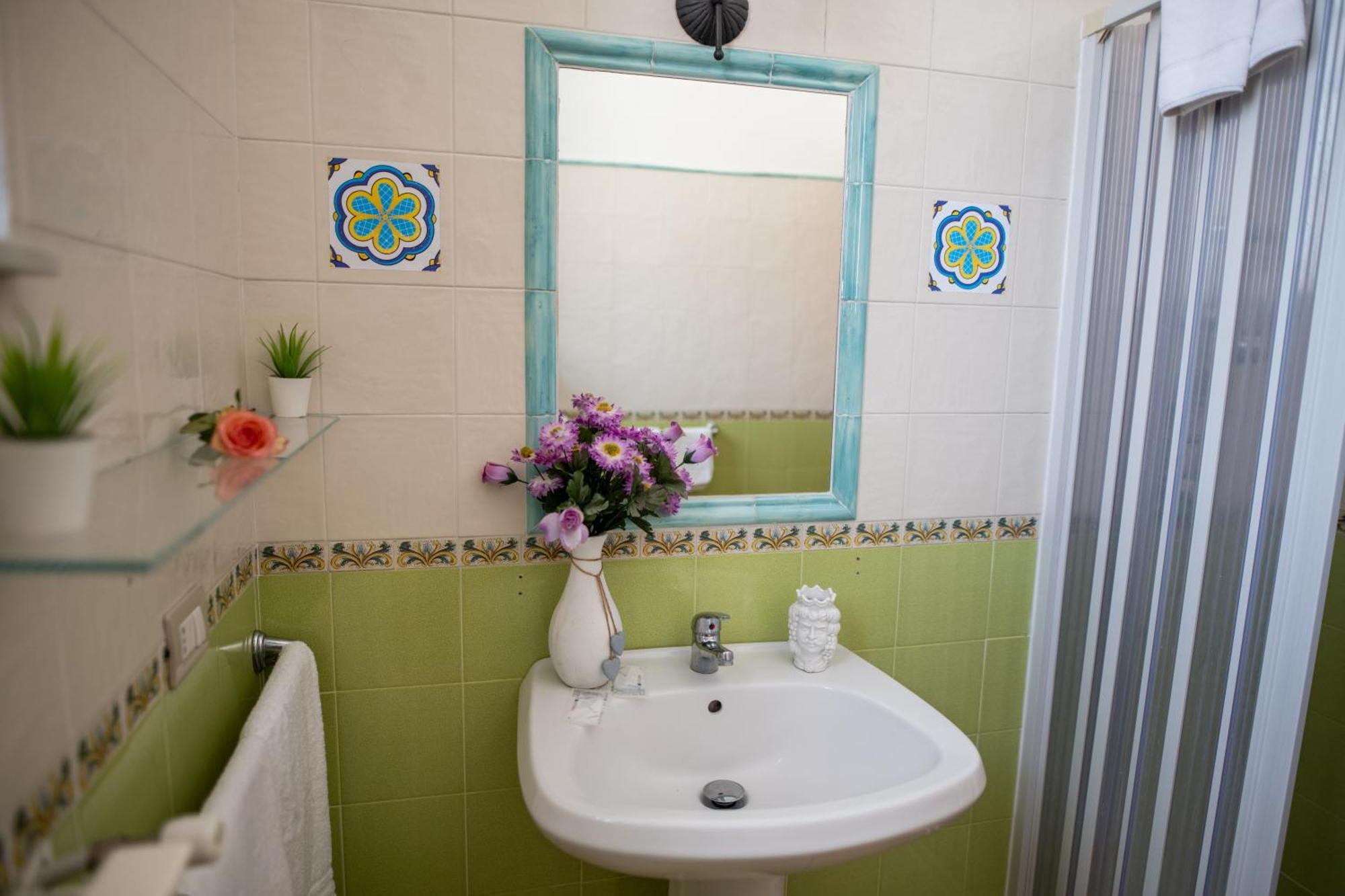 B&B Regina Carolina Caltagirone Exteriör bild