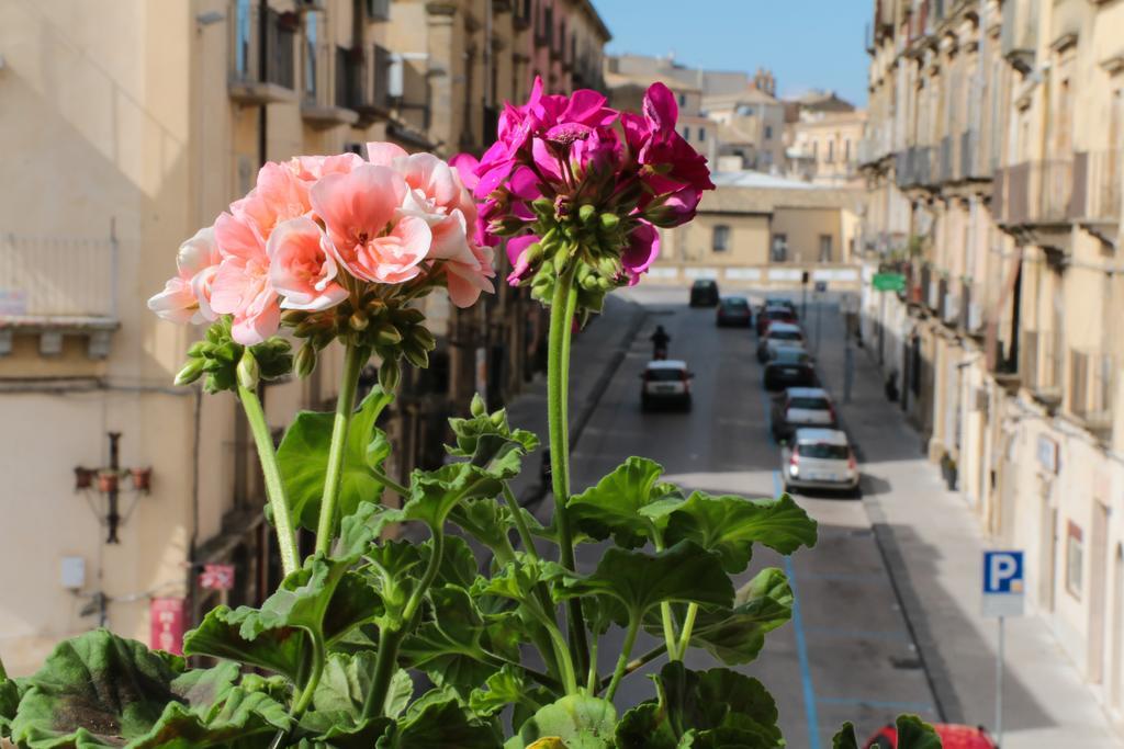 B&B Regina Carolina Caltagirone Exteriör bild