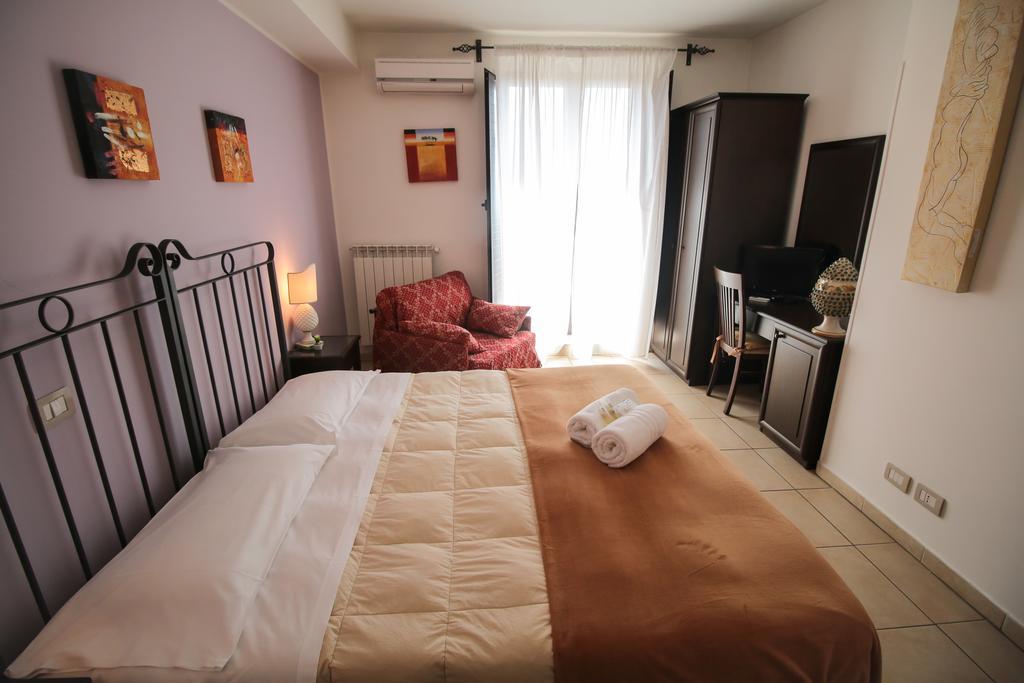 B&B Regina Carolina Caltagirone Exteriör bild